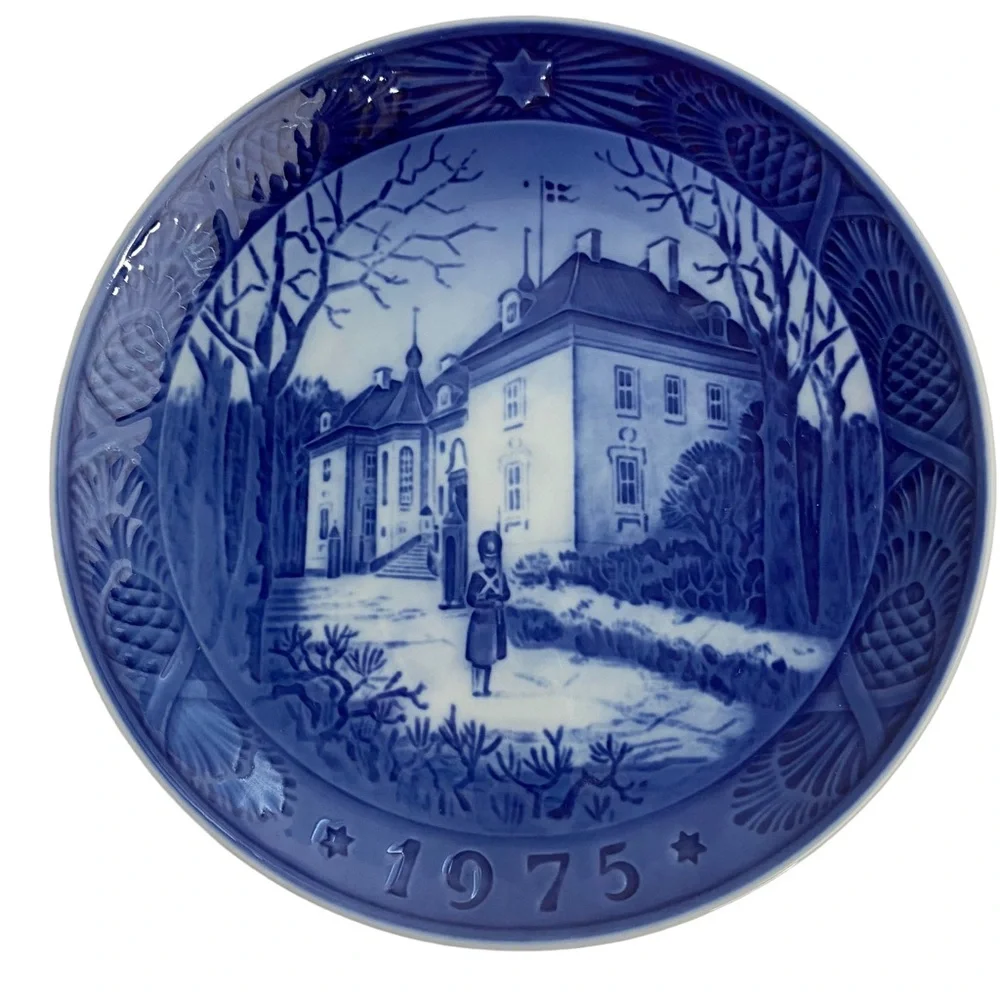 ROYAL COPENHAGEN Blue Decorative Christmas Plate 1975 Commemorative Editition